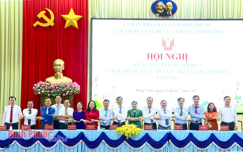 Cụm thi đua các huyện, thị xã, thành phố ký kết giao ước thi đua năm 2023