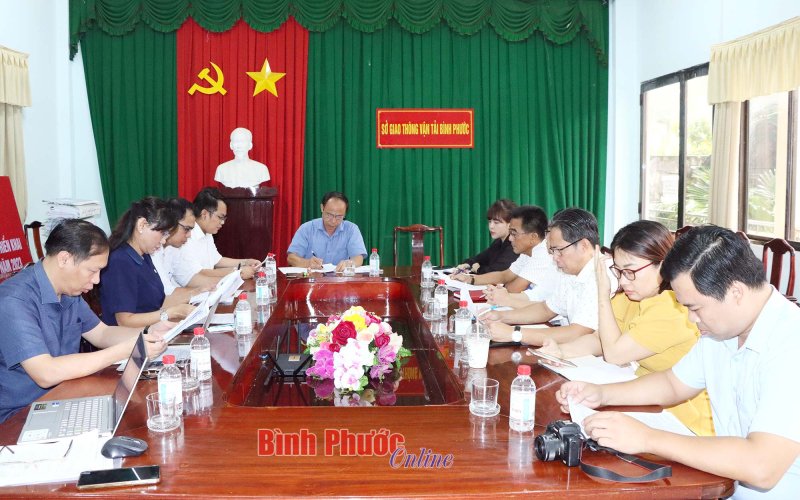 Hỗ trợ người dân thực hiện dịch vụ công đổi giấy phép lái xe