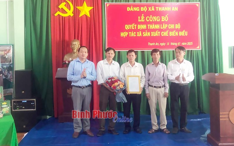 Hớn Quản thành lập chi bộ doanh nghiệp ngoài nhà nước