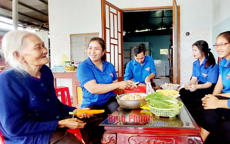 Hướng về nguồn cội