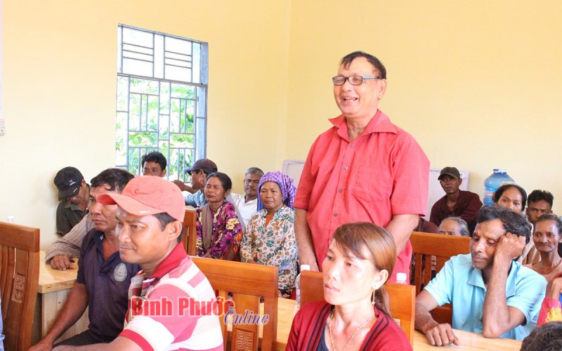 Huyện Phú Riềng hỗ trợ người dân làm giấy chứng nhận quyền sử dụng đất