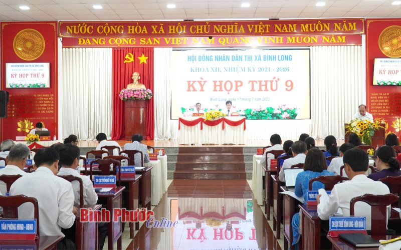 Kỳ họp thứ 9 Hội đồng nhân dân thị xã Bình Long khóa XII