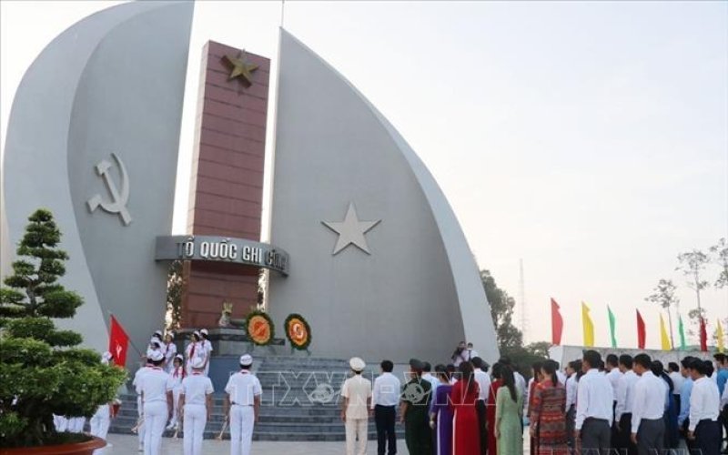 Kỷ niệm 76 năm Ngày Thương binh - Liệt sĩ: Mùa hoa tri ân của nhân dân cả nước