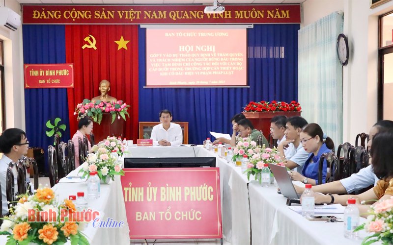 Cần xem xét thẩm quyền, trách nhiệm của người đứng đầu trong tạm đình chỉ công tác