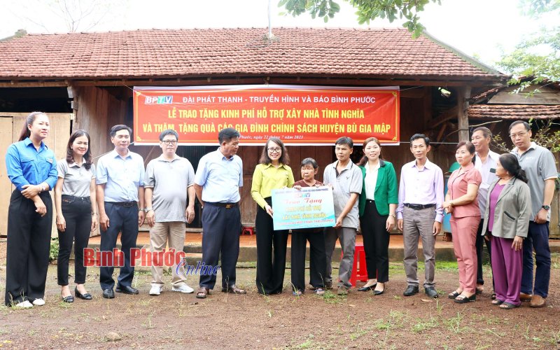 Người làm báo BPTV tri ân gia đình chính sách, người có công tại Bù Gia Mập