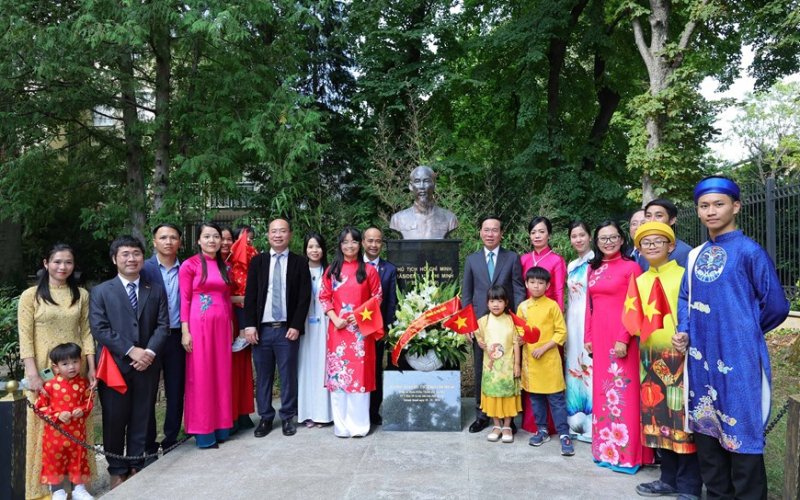 Những hoạt động đầu tiên của Chủ tịch nước tại Cộng hòa Áo