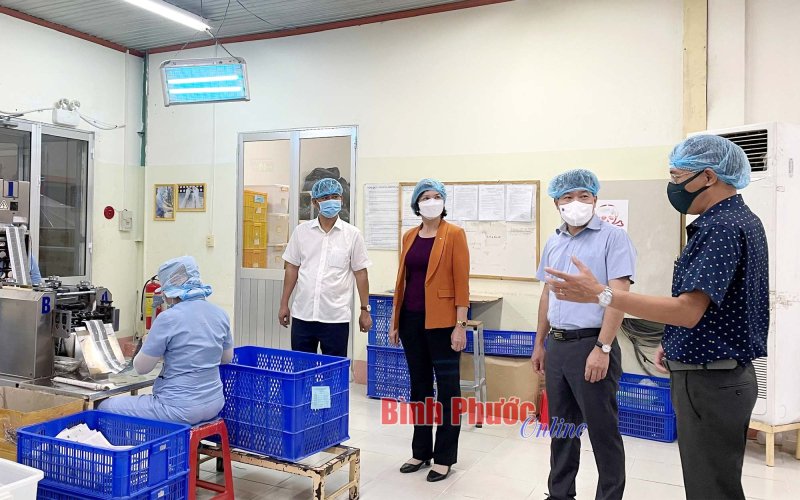 Nửa chặng đường vượt khó thành công