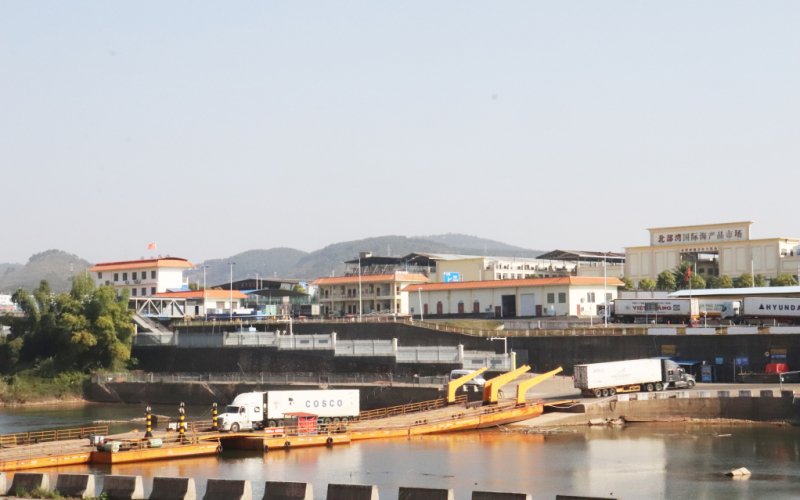 Phát triển kinh tế biên mậu