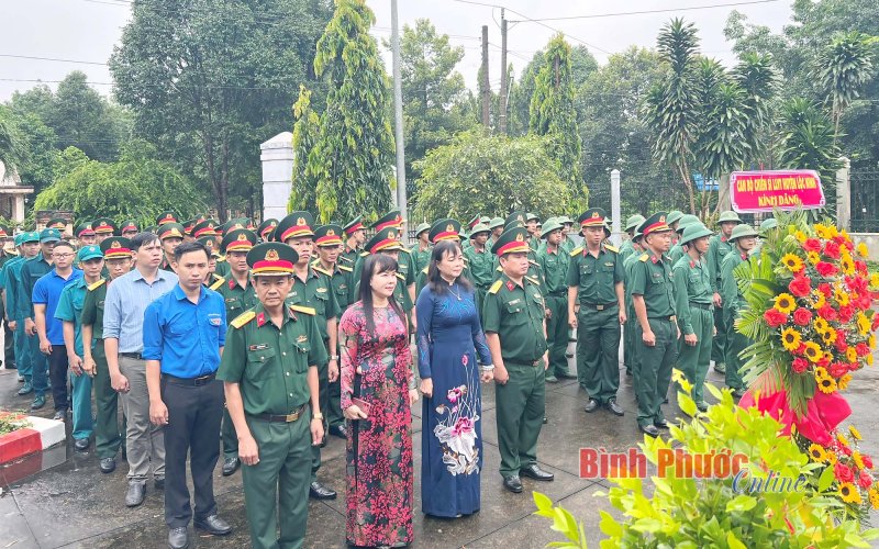 Sư đoàn 302: Hoạt động thiết thực kỷ niệm Ngày thương binh - liệt sĩ