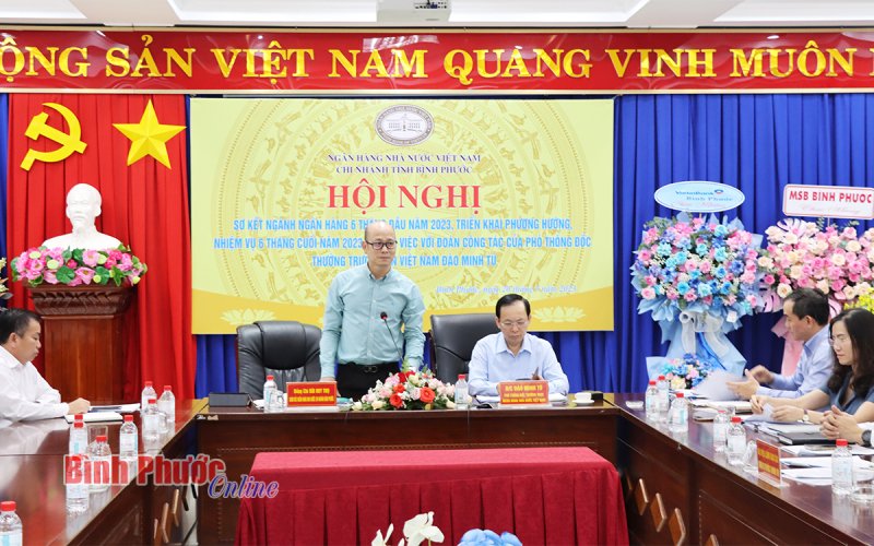 Phó Thống đốc Thường trực Ngân hàng Nhà nước Đào Minh Tú làm việc với ngành ngân hàng Bình Phước
