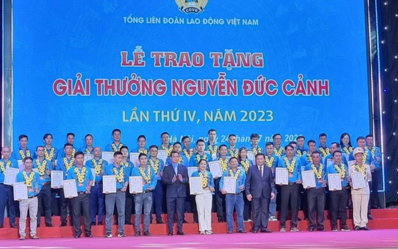Tôn vinh 167 công nhân lao động trực tiếp, dám nghĩ, dám làm