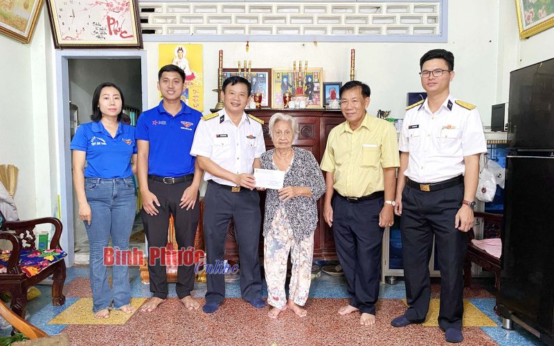 Vùng 5 Hải quân: Nhiều hoạt động chăm lo gia đình chính sách, người có công với cách mạng