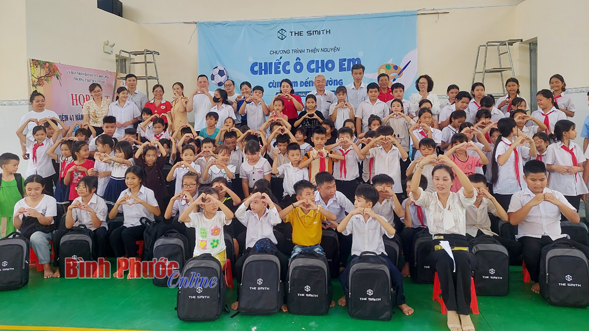 1.000 phần quà đến với học sinh huyện Đồng Phú
