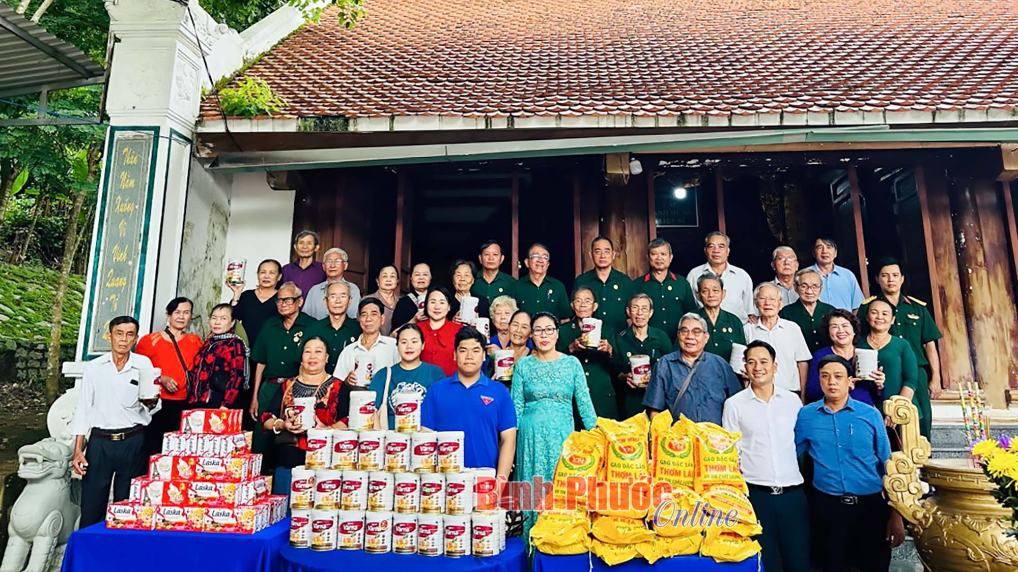 50 phần quà tặng gia đình chính sách ở Phước Long