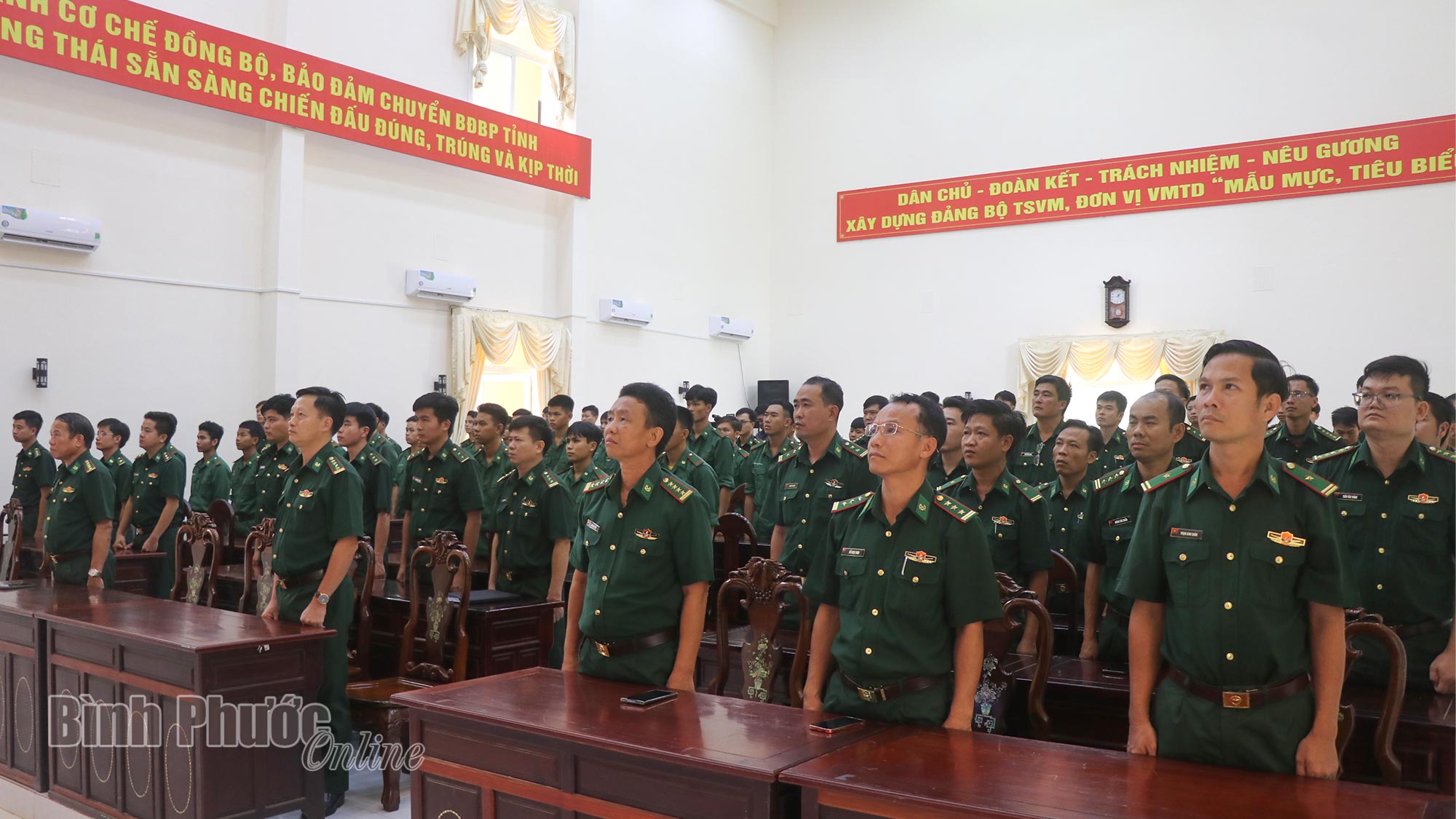 Cán bộ, chiến sĩ và Đoàn thanh niên Bình Phước xúc động theo dõi Lễ truy điệu Tổng Bí thư Nguyễn Phú Trọng
