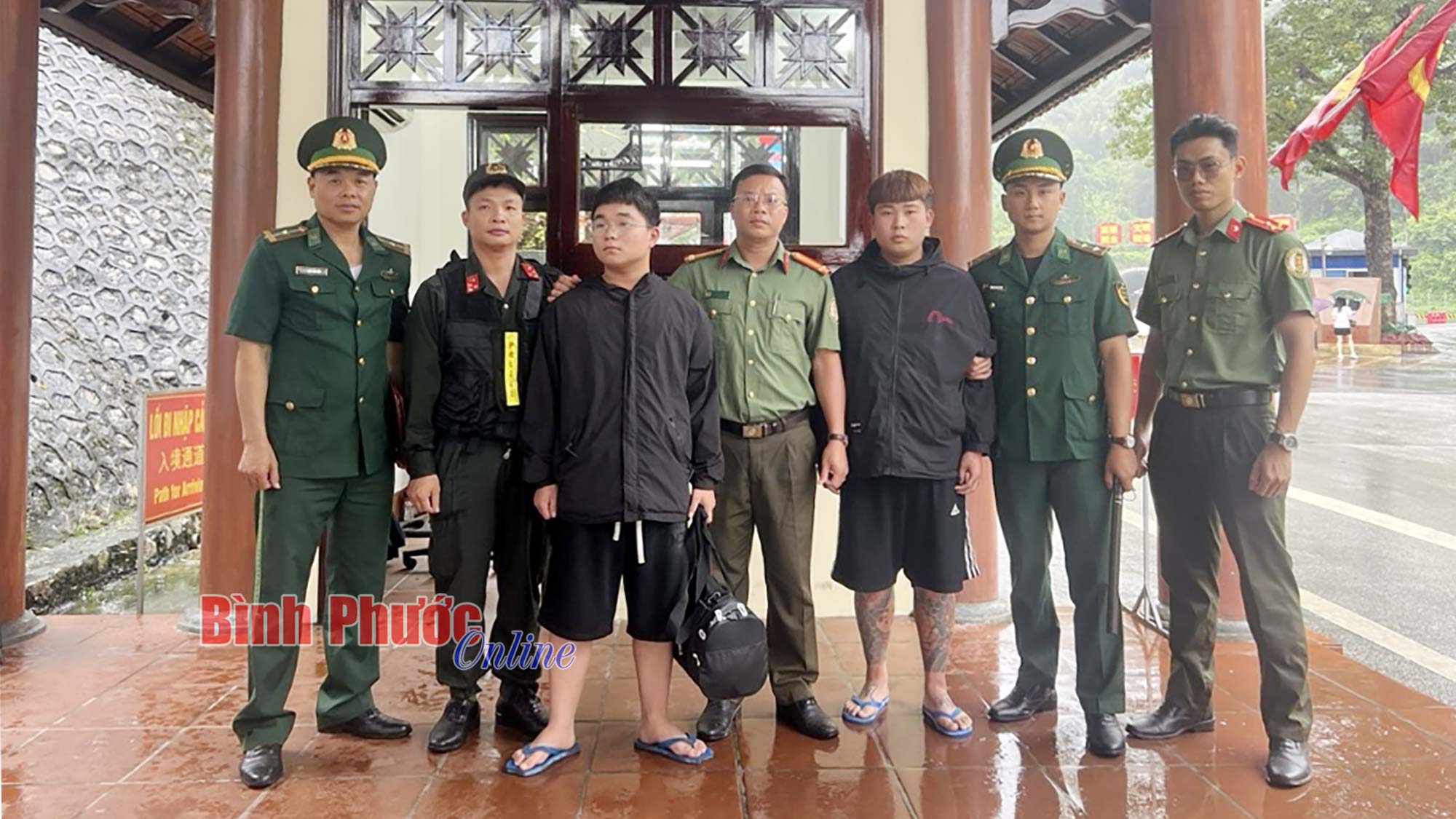 Công an tỉnh Bình Phước trao trả 2 công dân nhập cảnh trái phép