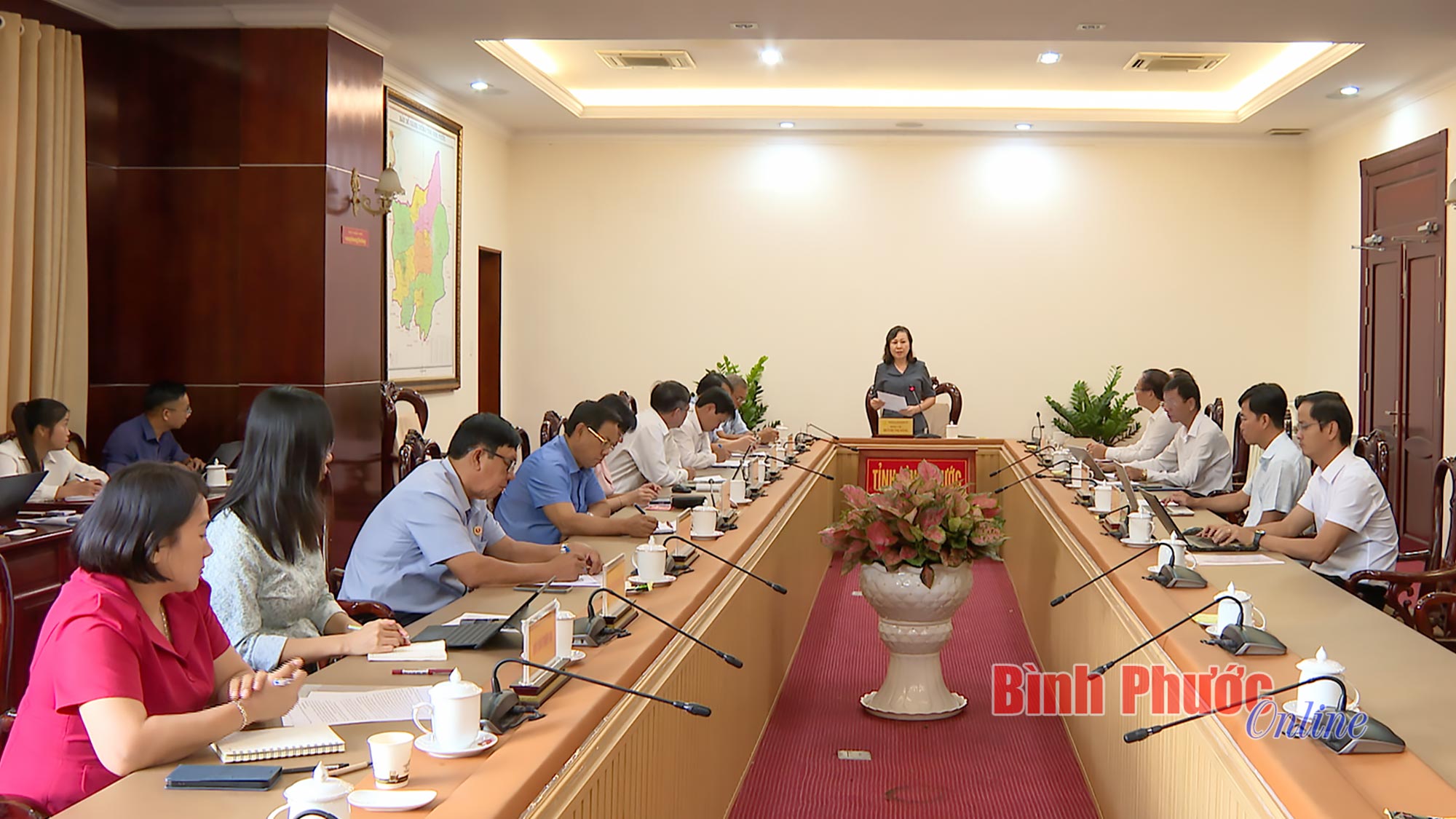 Giao ban với các cơ quan chuyên trách tham mưu, giúp việc Tỉnh ủy