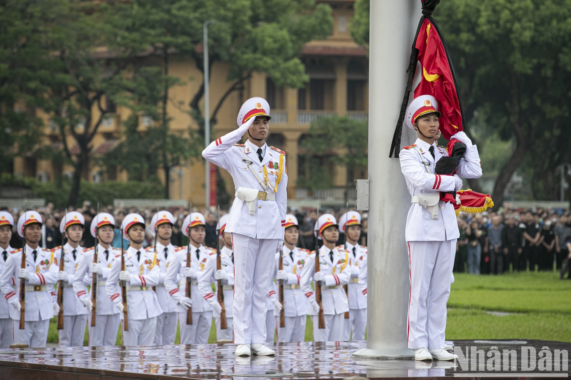Lễ thượng cờ theo nghi thức Quốc tang ở Quảng trường Ba Đình