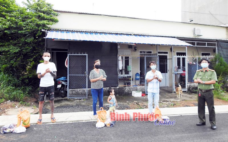 180 phần quà tặng người khó khăn trong đại dịch