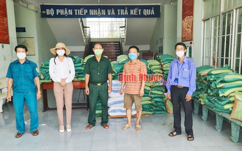 2.055 phần quà hỗ trợ người dân phường Tân Bình