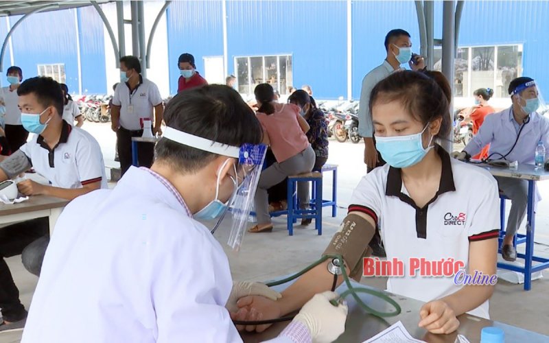 2.500 công nhân khu công nghiệp trọng điểm ở Đồng Phú được tiêm vắc-xin