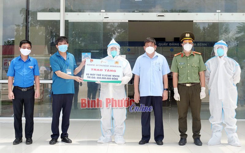 3 máy thở tặng Bệnh viện đa khoa tỉnh