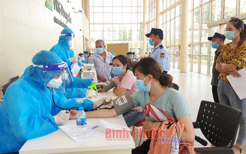 715 công nhân KCN huyện Chơn Thành được tiêm vắc xin