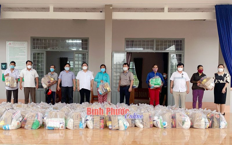 950 phần quà tặng hộ nghèo, cận nghèo, gia đình khó khăn tại huyện Bù Đăng