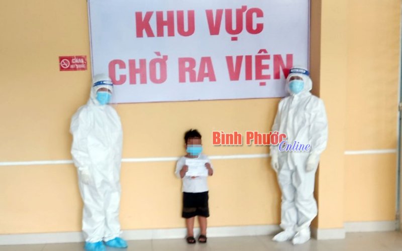 Bé trai 3 tuổi chiến thắng Covid-19