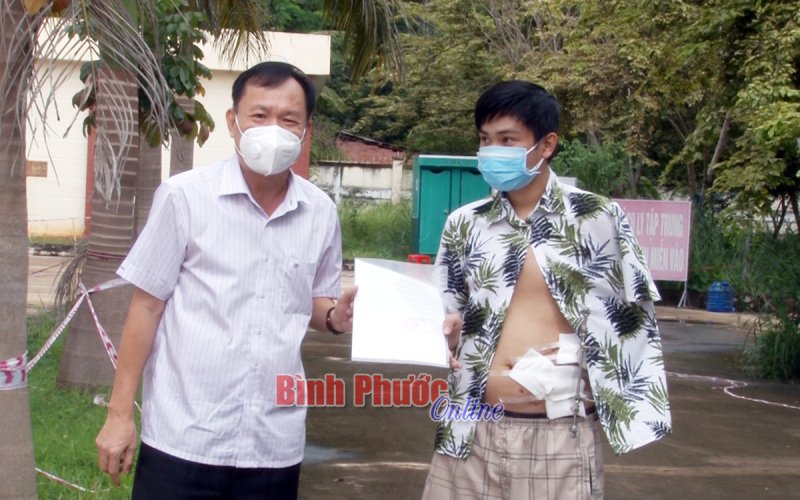 Bệnh nhân dập bàn tay, nuôi tay trong ổ bụng dương tính với SARS-CoV-2 đã xuất viện