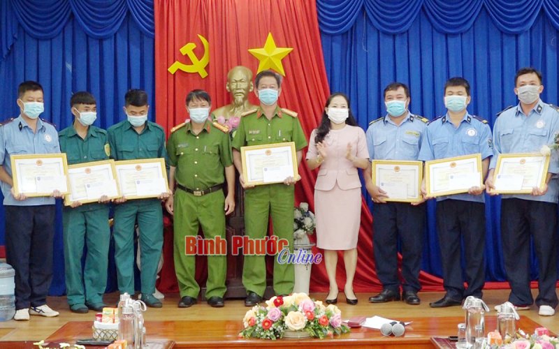 Biểu dương, khen thưởng ngay tập thể, cá nhân có thành tích trong phòng, chống dịch Covid-19