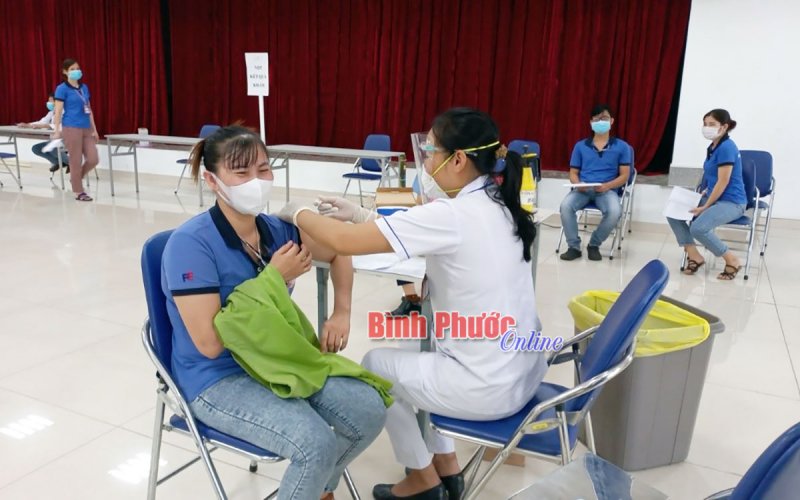 Bình Phước phấn đấu 95% người từ 18 tuổi trở lên được tiêm vắc-xin phòng Covid-19 trong năm 2021
