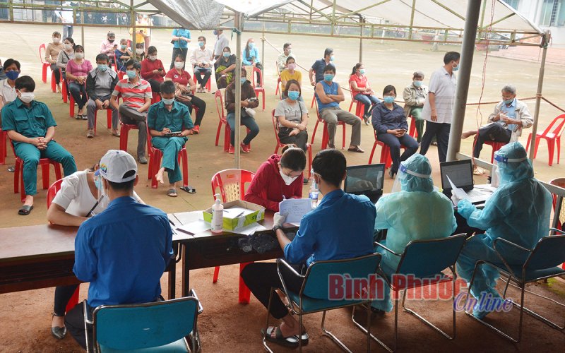 Bù Đăng tăng tốc tiêm vắc xin phòng Covid-19