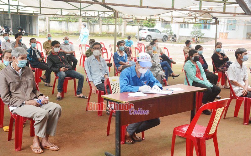 Bù Đăng: Thêm nhiều đối tượng được tiêm vắc-xin phòng Covid-19