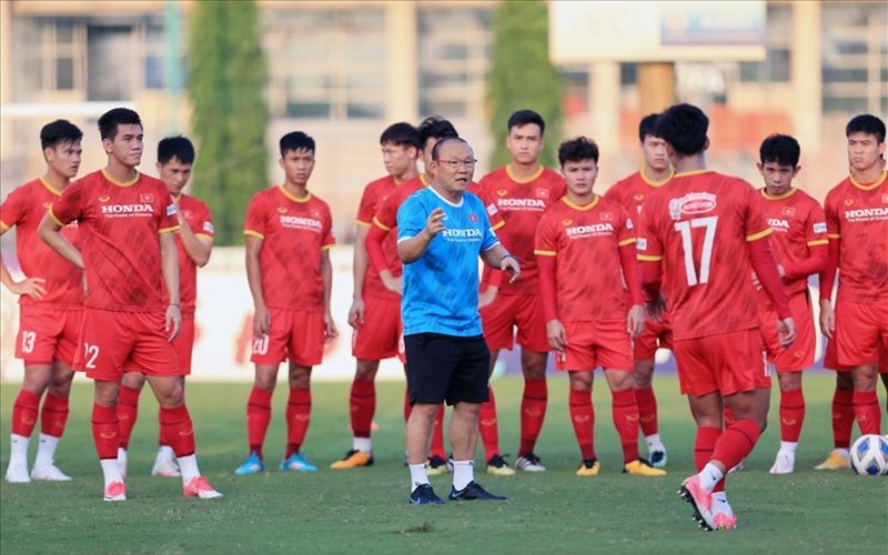 Chờ tuyển Việt Nam vượt khó…