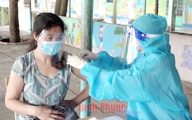 Chơn Thành: 136 tiểu thương các chợ đã được tiêm vắc-xin phòng Covid-19