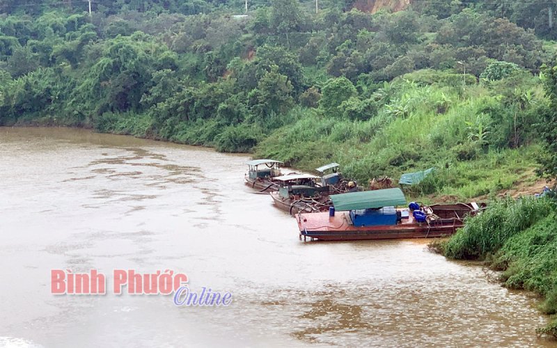 Chủ tịch UBND tỉnh yêu cầu kiểm tra, xác minh việc khai thác cát trái phép tại sông Đồng Nai 