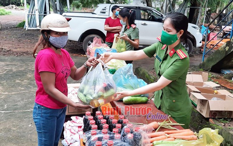 Công an huyện Lộc Ninh hướng về cộng đồng