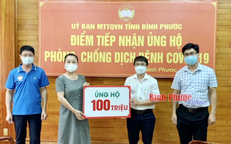 Công ty cổ phần Cấp thoát nước Bình Phước ủng hộ Quỹ phòng, chống Covid-19 tỉnh 100 triệu đồng