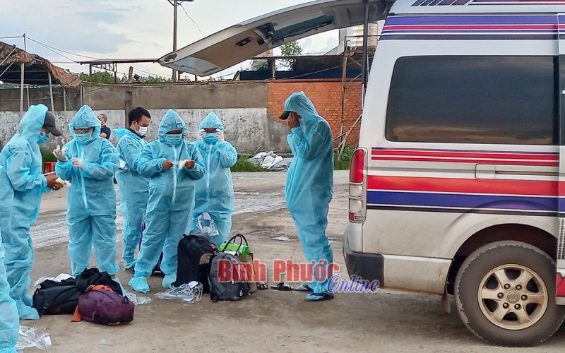  Đón người Bình Phước đưa về các khu cách ly tập trung