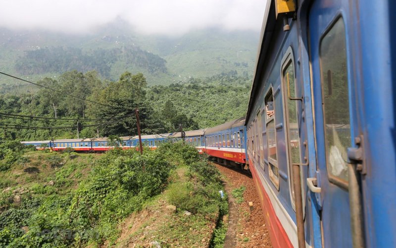 Dừng chạy tất cả các tàu chở khách trên tuyến đường sắt Bắc-Nam