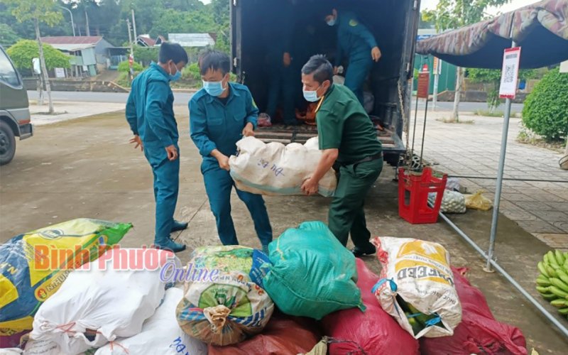Hơn 12 tấn rau, củ, quả gửi tặng vùng tâm dịch