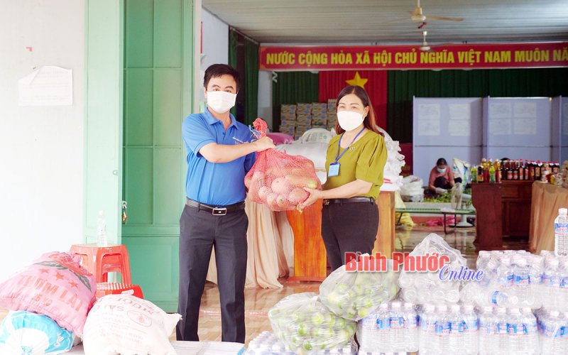 Hơn 6 tấn rau, củ trao tặng thành phố Đồng Xoài