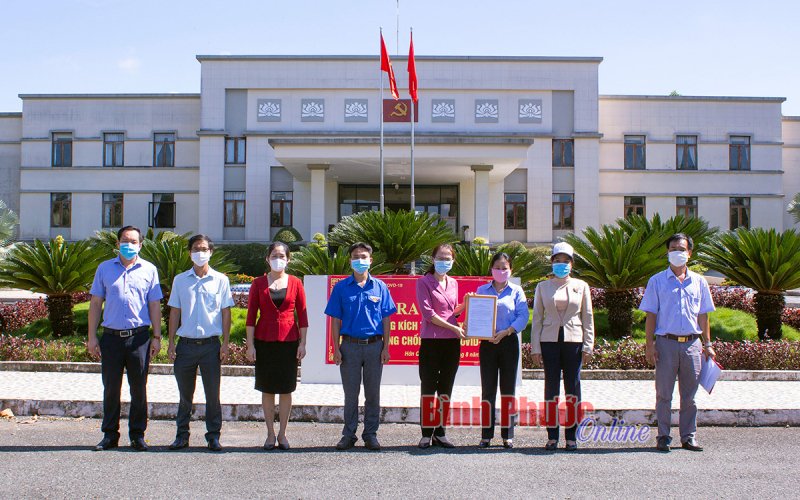 Hớn Quản ra mắt đội xung kích, tình nguyện hỗ trợ phòng, chống Covid-19