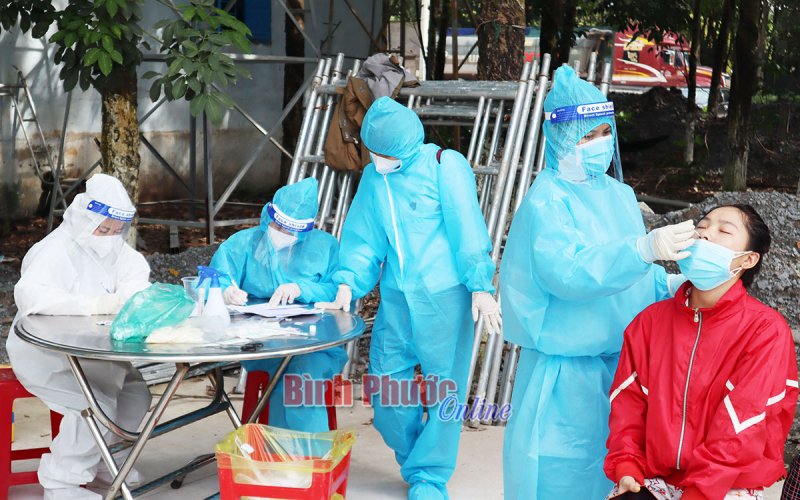 Khi kỹ sư tâm hồn chia lửa cùng “chiến sĩ áo trắng”