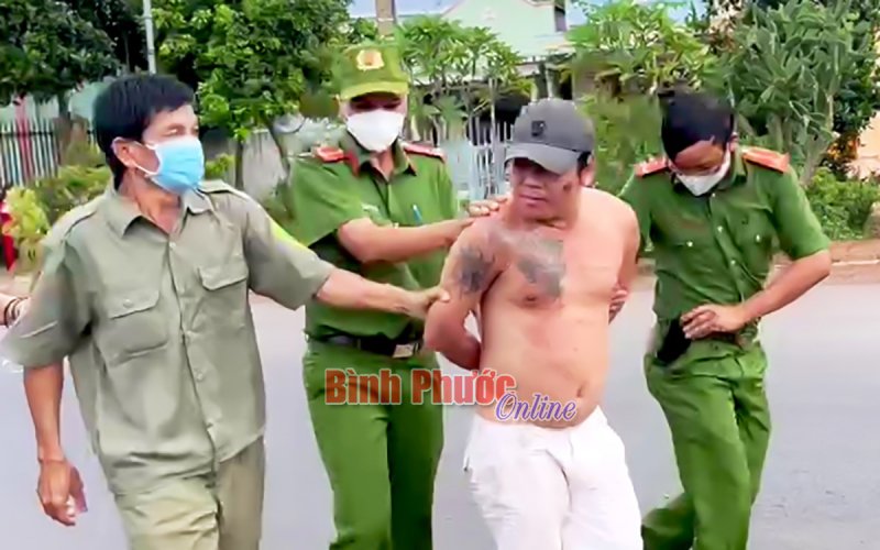 Khởi tố đối tượng “chống người thi hành công vụ” 