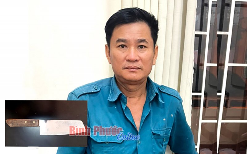 Không chấp hành Chỉ thị 16/CT-TTg, 1 đối tượng dùng dao tấn công lực lượng công an