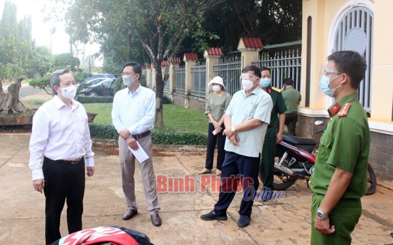 Lãnh đạo tỉnh kiểm tra công tác phòng, chống dịch tại Phú Riềng