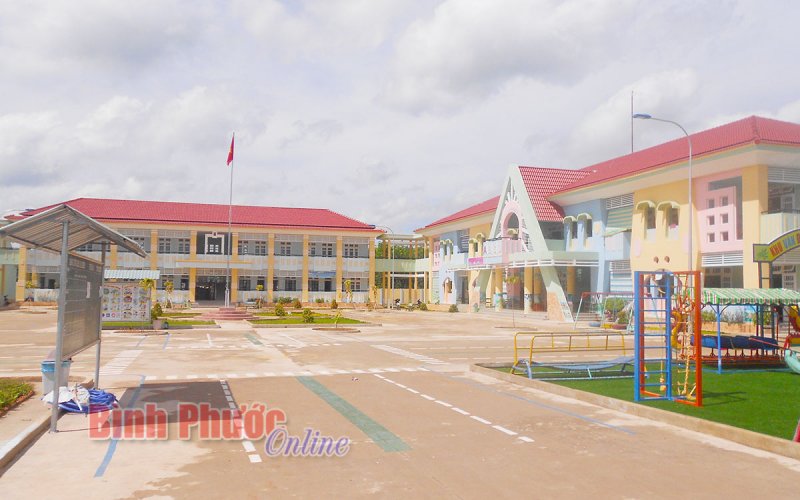 Một bé trai 3 tuổi trở về từ vùng dịch dương tính với SARS-CoV-2