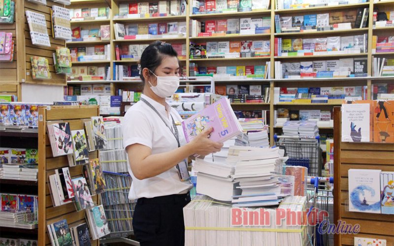 Mua b&aacute;n s&aacute;ch online để ph&ograve;ng dịch